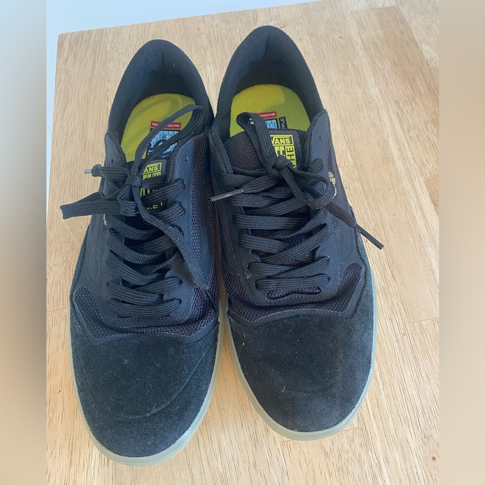 VANS Ultimate waffle men’s sneakers in size 10 black